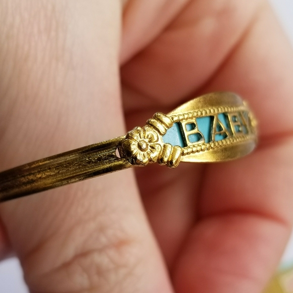 Relisted - Vintage tiny "Baby" bracelet word blue gold tone - Picture 4 of 14